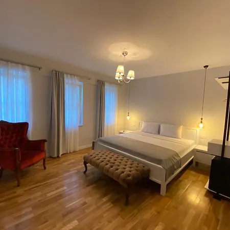 Mon Petit Hotel *